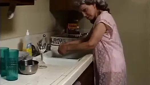 Aşırı siyah ve beyaz, yaşlı ve genç amcık sikişi...