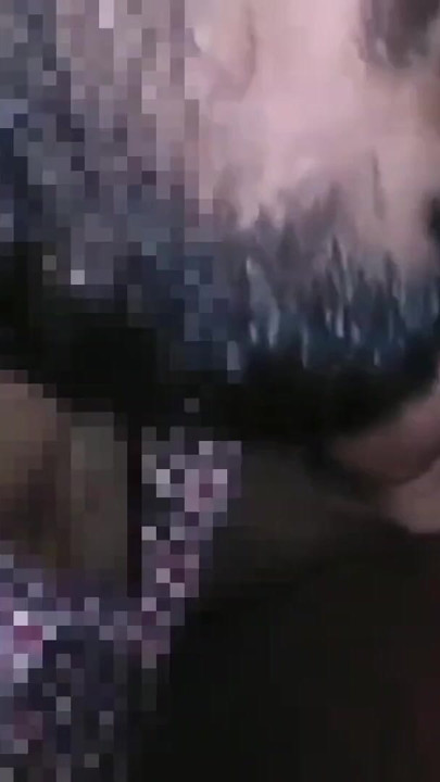 Ateşli seksi Hintli evli kadın göğüsleriyle oynuyor | Klip 1