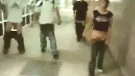 pantolon aşağı yürümeye cesaret