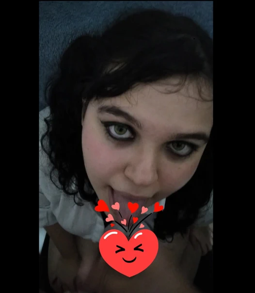 Amerikalı kız öğrenci sikimi emiyor. yüzüne boşaldım