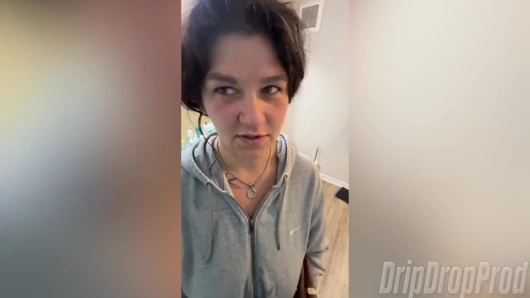 Siren'in sikişi ve ev videolarını emiyor!!