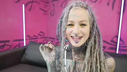 Dap her yere fışkırtana kadar sikiliyor - gırtlağına kadar ve doxy play