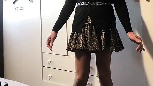 Çok yüksek çoraplar ve kama topuklu ayakkabılar