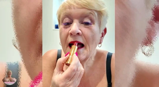 Kim yarağında kırmızı ruj seviyor?