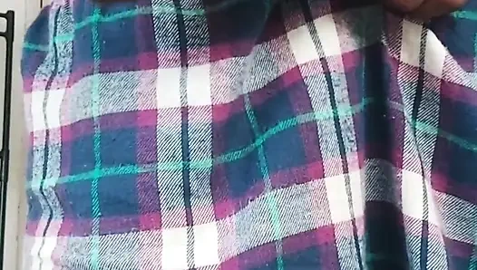 Büyük siyah yarak sabah egzersizi ve damarlı yarağı çıkarıyor