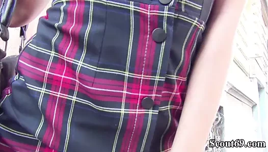 Alman izci - 19 yaşındaki genç anaidha yıldızı sikişmek için baştan çıkarmak