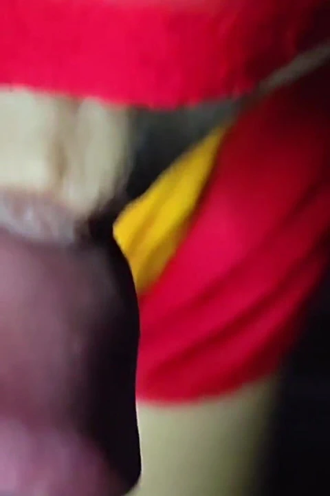 Iske Komal Honth Mere Lund Ko Chat Rhi H