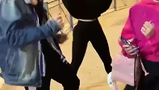 Kızlar teknede adam için çılgın sürprizler roxi lips anna batman