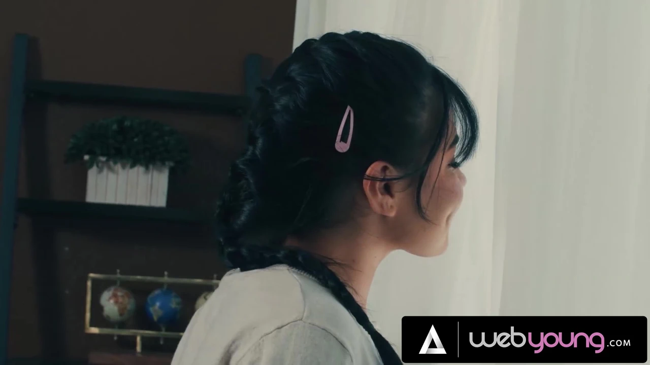 Petite Femdom Summer Col Wants To RUIN Hot Courier Chanel Camryn’s Tight Pussy With Her STRAP-ON