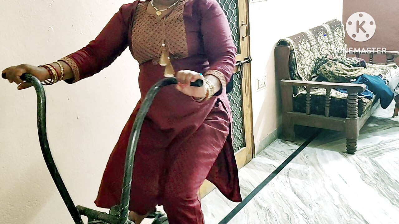 Gym doing neighbor bhabhi ki majhedar chudai in Hindi audio