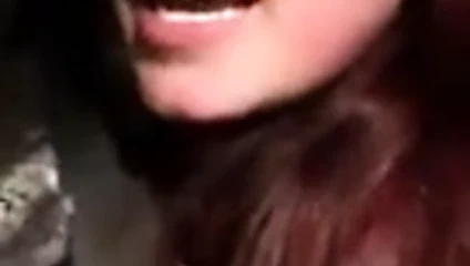 Elizabeth douglas web kamerasında 2. video sigarasını anlatıyor