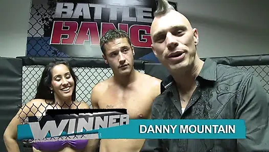 Büyük memeli büyük götlü yüzük kız büyük yarak kazananla sikişiyor