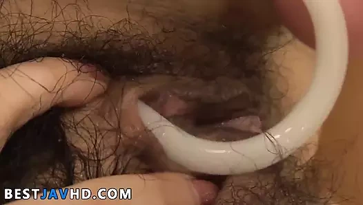 Yünlü amcıklı azgın Asyalı sikiş oyuncaklarıyla oynuyor ve dökülüyor - en iyi jav!