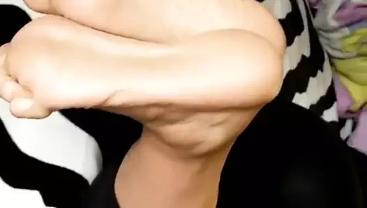 Latin ayak tabanları mor ayak parmakları