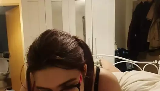 Kızıl saçlı oral seks ile dil piercing