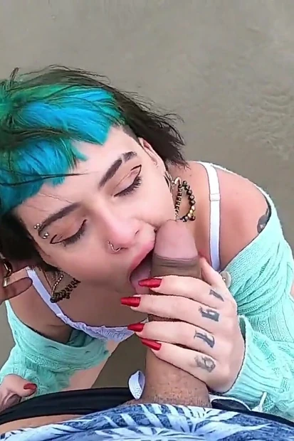 Conheci Essa Gostosa Numa Orgia, E Depois Fomos Transando Dentro Do Uber Ate a Praia!