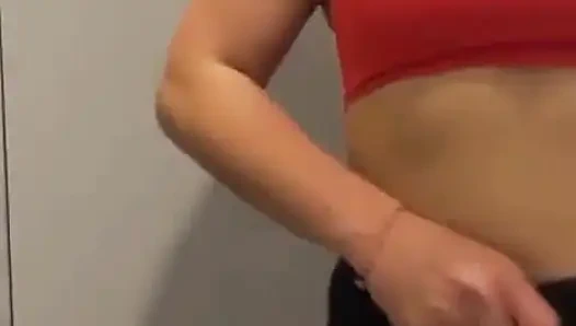 Spor Salonunda Mastürbasyon Yapıyorum, Ağırlık Dizisinin Ortasında Isınıyorum