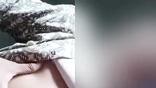 A Teacher Who Doesn't Want to Be Seen in the Movie