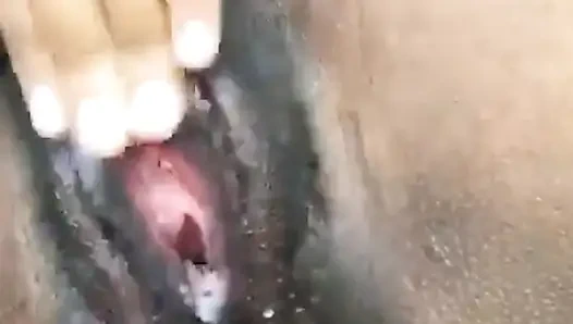 Tatlı ıslak damlayan amcığıma mastürbasyon