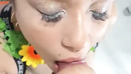 New York Abd'li 18 yaşındaki esmer büyük sarkık memeler üvey erkek kardeşinin büyük yaraklı fahişesini sikiyor