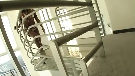 Büyük götlü zenci genç kız büyük zenci yarağına biniyor