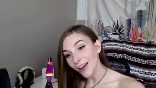 Kız ile göğüsler ve web kamerası amatör