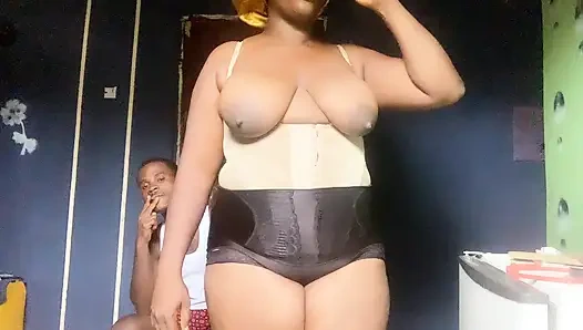 Kocasının erkek kardeşiyle evde yalnız