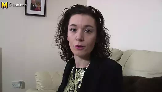 Birleşik Krallık anne ile yapay penis üzerinde kanepe