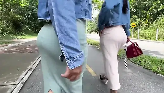 Kız Arkadaşımın Bir Geziye Çıkmasından Ve En Iyi Iki Arkadaşını Siktiğimden Faydalanıyorum.