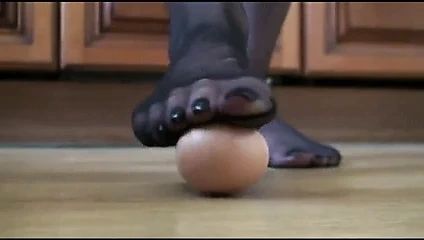 Külotlu çorap yumurta kırma