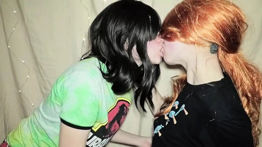 Lezbiyen üvey kızkardeş yalama kedi ve göt - kardeşler moore