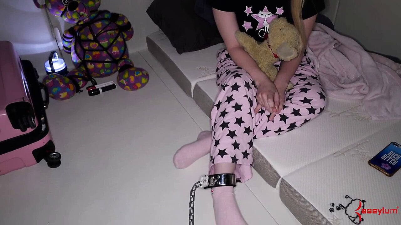 Anal çılgın BDSM'li genç kız evinin götünü yiyor