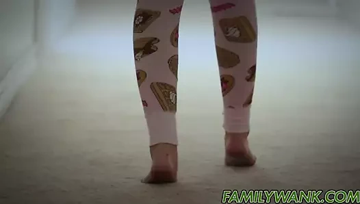 Genç tatlı alyce anderson sıçrayan üzerinde üvey babalar büyük çubuk