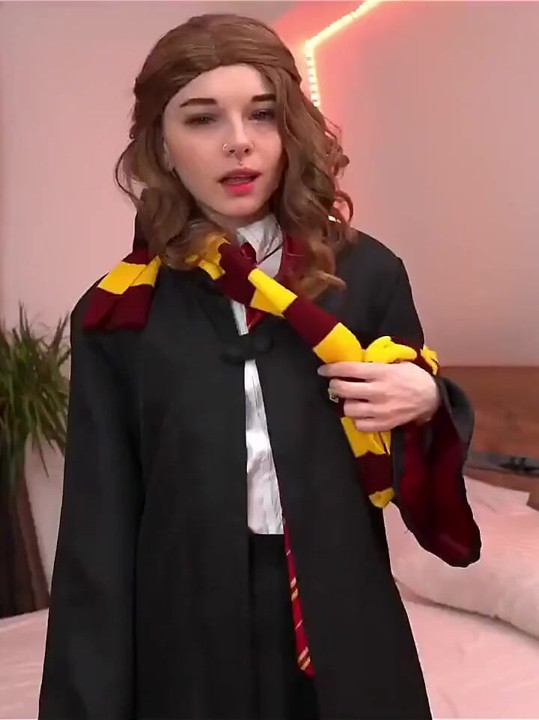 Hermione Granger'ın sadece masum bir inek kız olduğunu düşündüğünü biliyorum