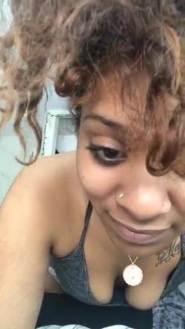 dürbün üzerinde twerking pantolon aşağı