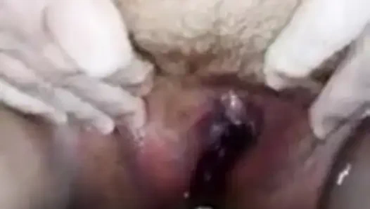Jen'in porta potti'ye işediği yakın çekim