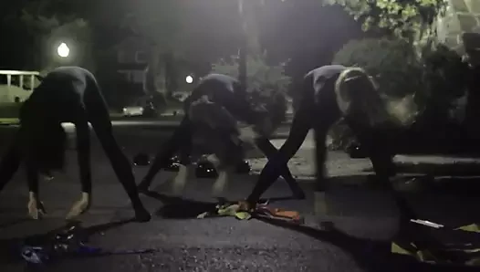 Siyah tek parça streç giysi ve tayt 1