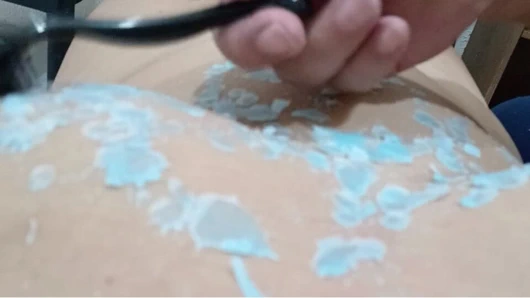 Sürtük olduğu için göğüslerimi cezalandırıyorlar