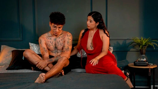 Stepmother supports her stepson after his breakup with his girlfriend - Lina Henao & Thiago Lopez