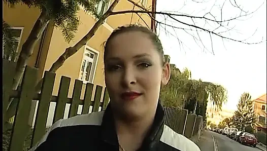 Güzel esmer oyuncu seçmelerinde amını oynuyor