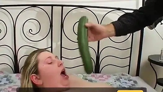 Üç şişman kadın sikişiyor