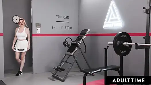 ADULT TIME - azgın trans eğitmenler zariah aura, lola morena ve avery lust lavman oyununu birlikte keşfediyor