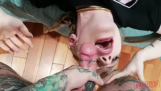 Sarışın bebek Sid sıkı deliklerini doldurmayı seven bir anal sürtük