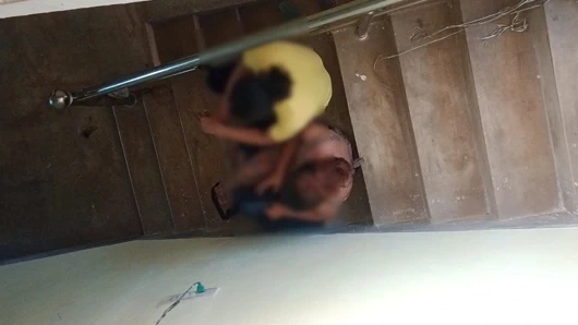 Gerçek Hintli kız erkek arkadaşı tarafından yüklenen viral videoda