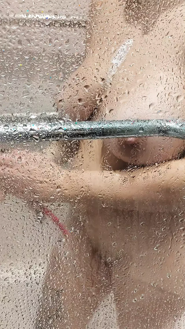 Mükemmel doğal göğüslerime bak ve gel ve sik beni lütfen