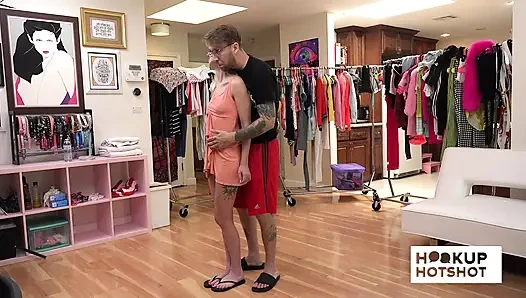 Bts - tatlı Chloe Temple sahne arkasında amcık göğüslerini gösteriyor!