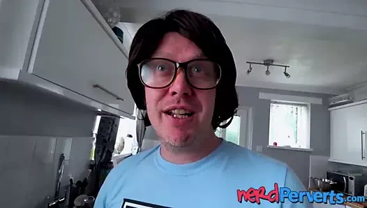 Tricked amatör bayan emme kapalı iki şanslı nerds