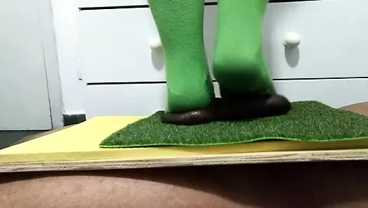 Horoz ezme, çorap, sentetik çim