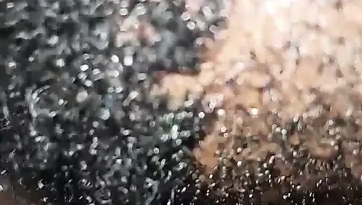 Ona ilk kez yumruk sokuyor ve buna bayılıyor