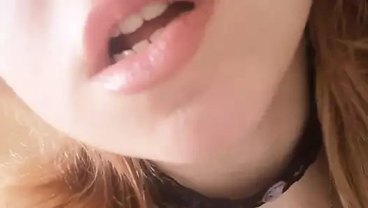 Nazik ev yapımı striptiz. Close